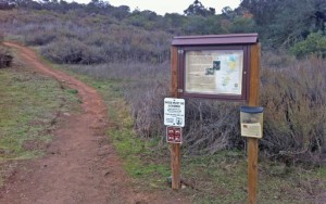 Jamul drive kiosk and trailhead_512